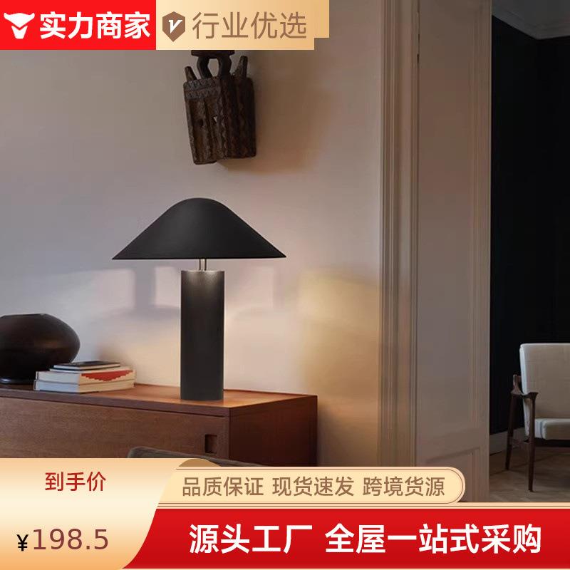 北欧创意简约台灯卧室床头灯个性时尚书桌台灯客厅房间台灯