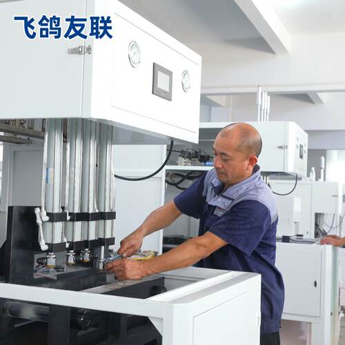 吹t瓶机塑料吹矿泉水瓶玻璃水瓶半自动2饮腔吹瓶机小2腔半自型pe