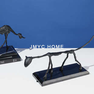 现代大师儿童雕塑蒂样板房铸铁艺术品抽象摆件装房摆件贾科梅狗软