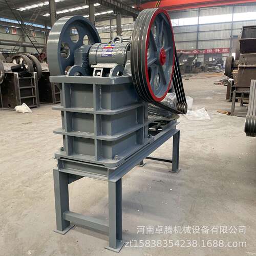 石灰石鄂式碎石机混凝土块破碎机移动颚式破碎机铁路用石料破碎机