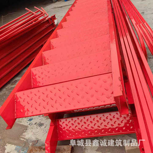 建筑工地基坑斜梯临时上下爬梯 双侧带扶手钢结构爬梯施工钢斜梯