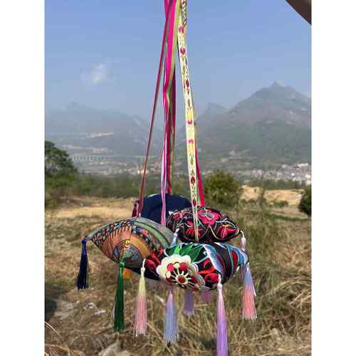 少数民族特色工艺品布依族糠包