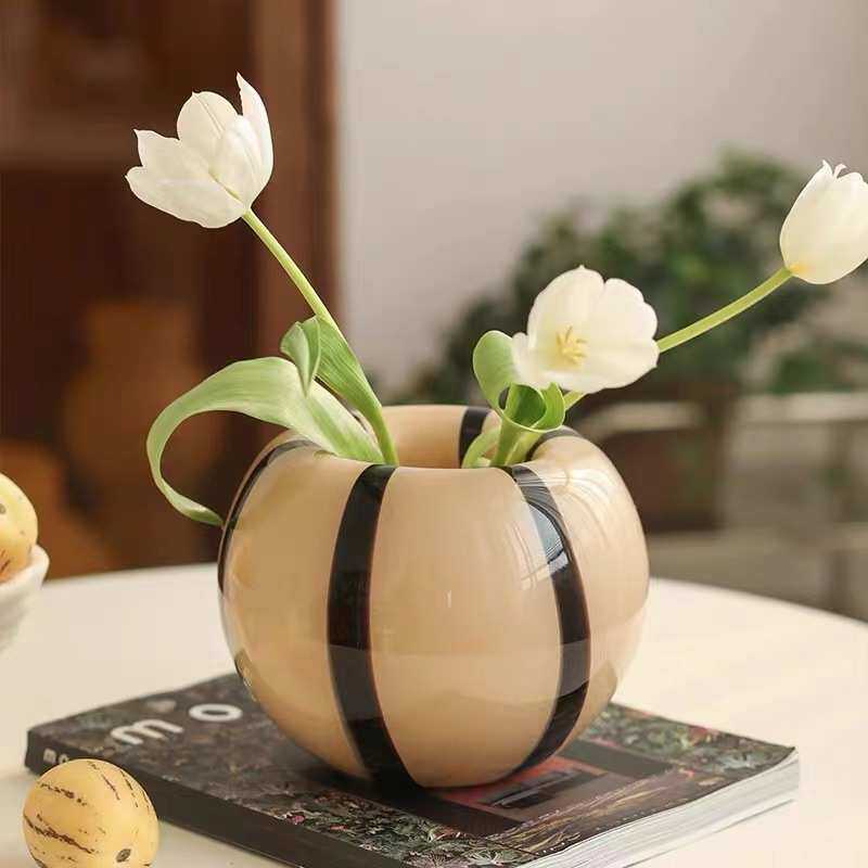 北欧设计感花瓶中古风ins风小众琉璃花瓶黑色条纹高级感插花花器图片