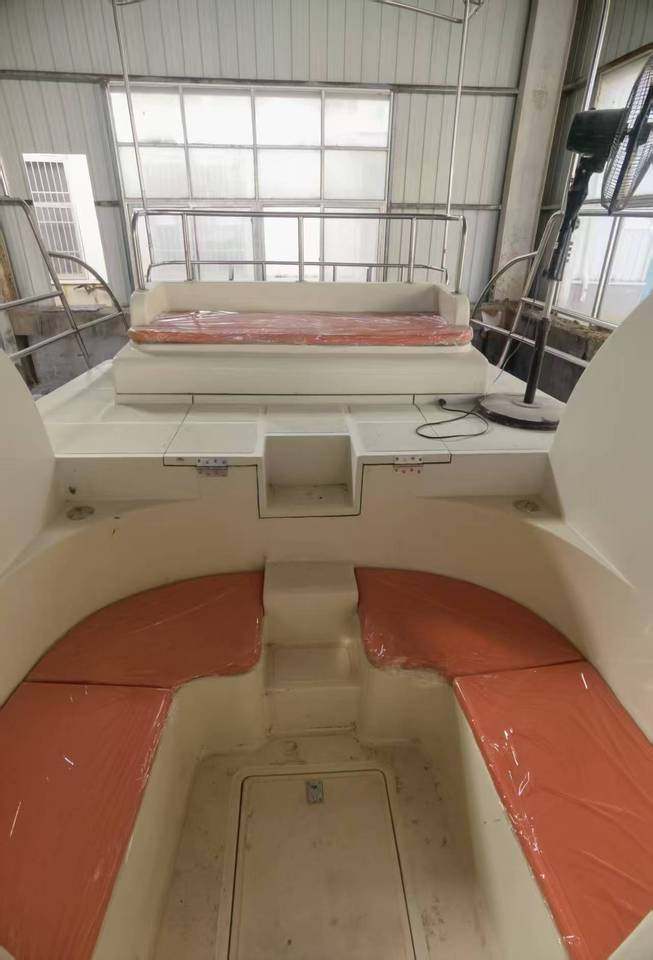 32尺豪华游艇配水星350船外机带空调卫生间音响无手续
