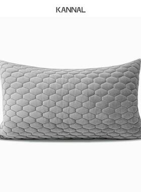 高档床『何大世界』现代轻奢高级灰色大真丝绒抱枕沙发头几靠垫样