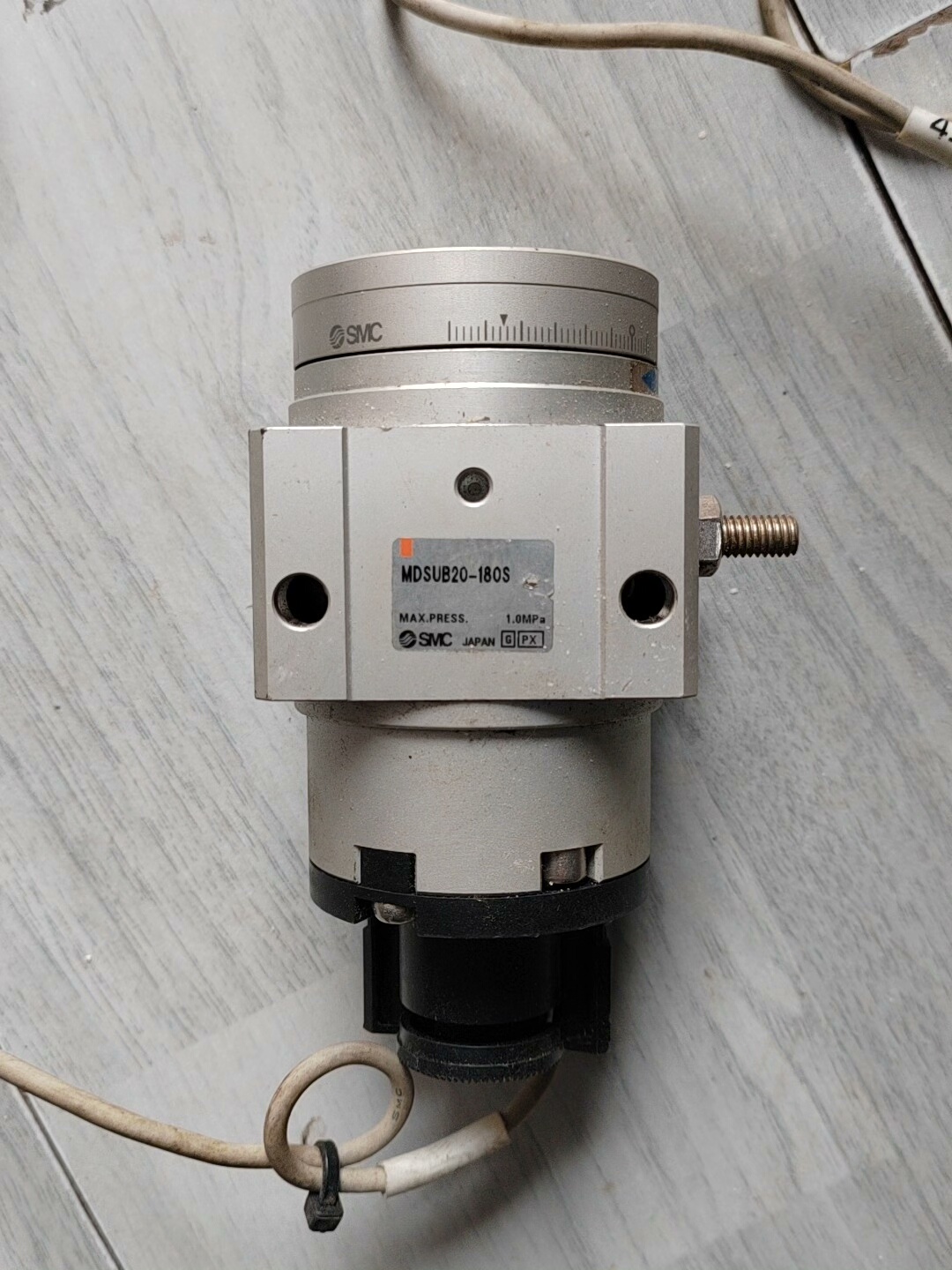 SMC旋转气缸MDSUB20-180S 基本全新未使用数量1