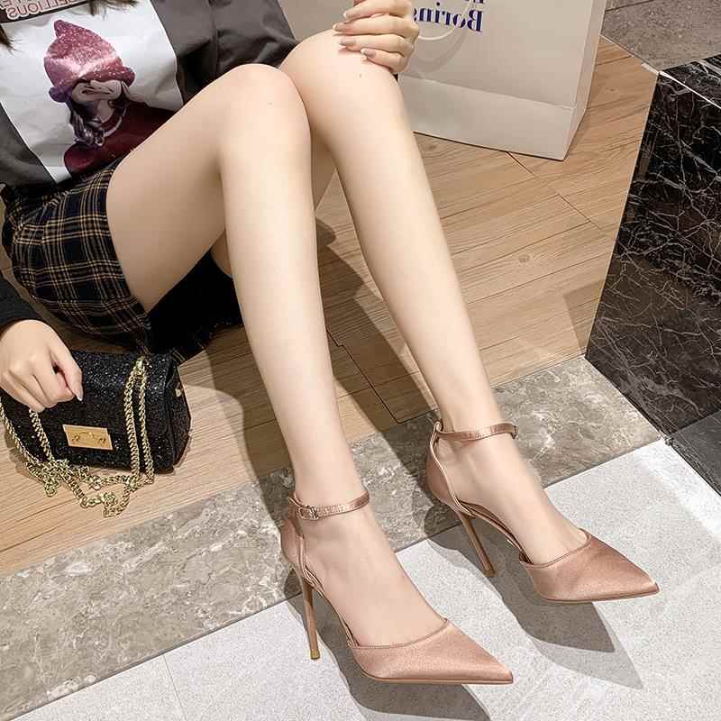 香港一字扣带高跟鞋女2025夏季新款气质百搭裸色性感尖头细跟凉鞋
