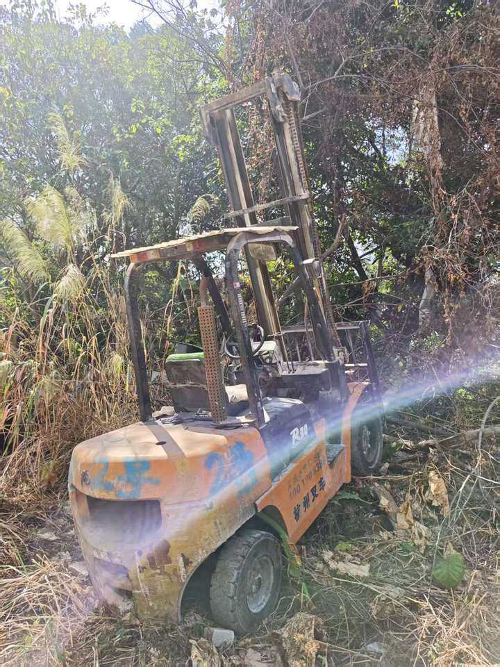 1月11日广州某场地处置废旧物资机械设备180搅拌站主机控制台压路机叉车一批网络拍卖公告