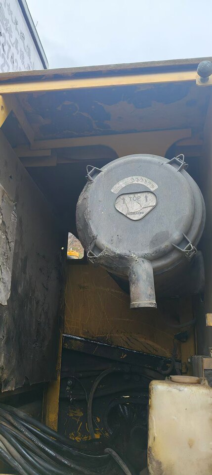 4月8日恩施土家族苗族自治州某公司处置小松挖掘机网络拍卖公告