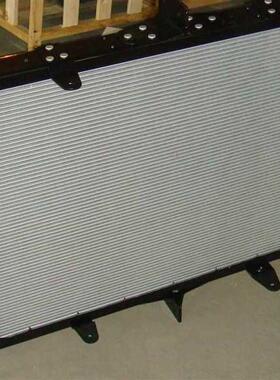 适用重汽豪沃发动机371马力水箱散热器总成 WG9918530001