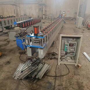 彩钢围挡成型机警示带压瓦机国烨围挡面板机卡槽机立柱机