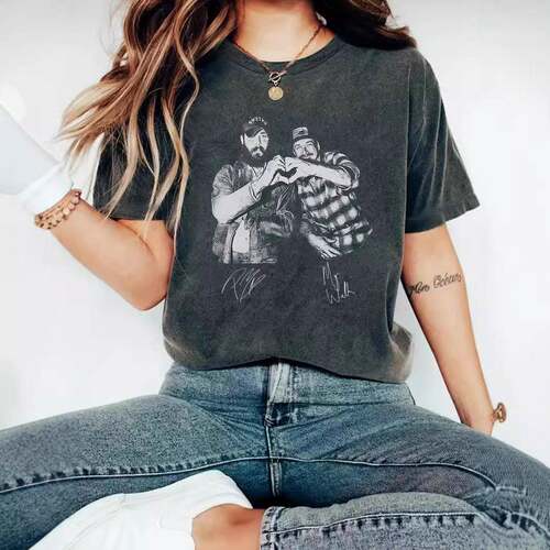 Women's Vintage Heart Print Round Neck Fitted Tee