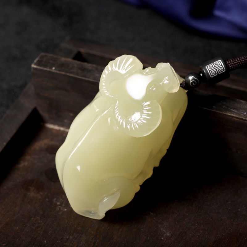 厂家直销天然冰种牛手把件 男款牛气冲天玉石手玩件 家居小摆件
