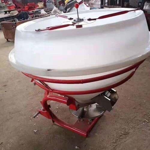 撒肥机厂家直销可施颗粒肥四轮拖拉机配套600L粉末肥撒肥机