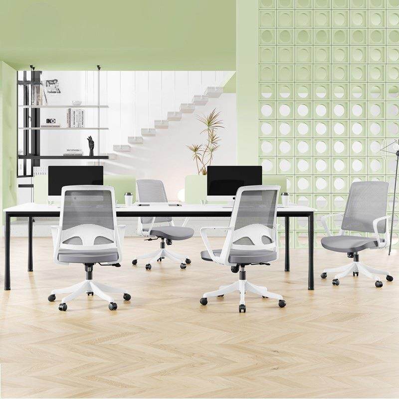 白色职员椅舒适久坐转椅工位万向轮座椅员工电脑椅办公椅升降椅子