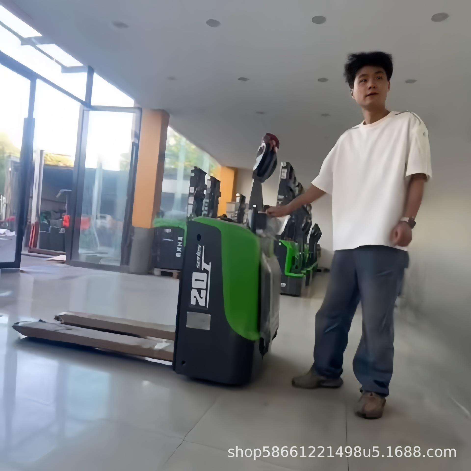 工厂直发龙工2吨3吨电动搬运车电动托盘车站驾式一件也装卸货