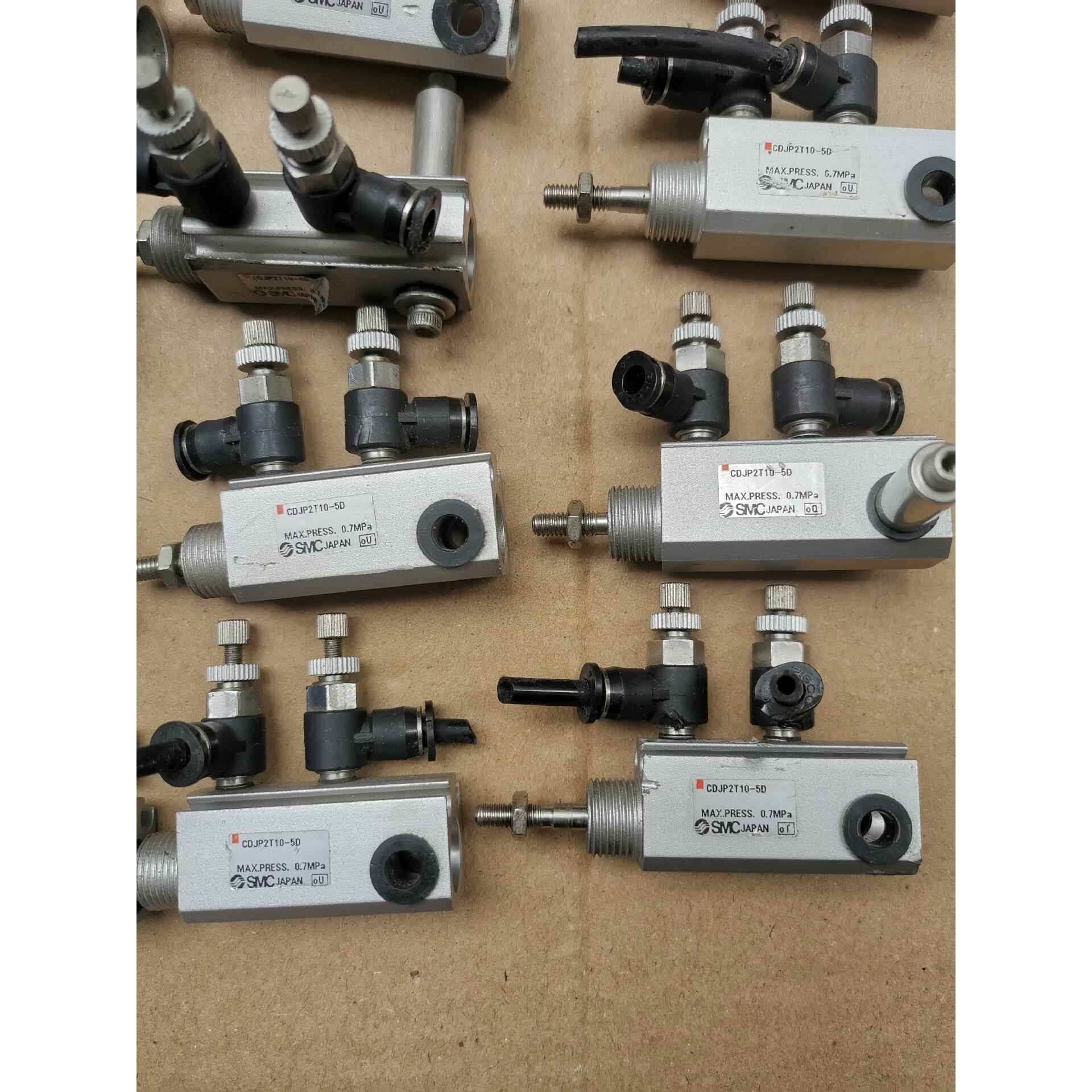 标价是空箱-SMC气缸CDJP2T10-5D，现货实拍，成色漂亮，功能包议