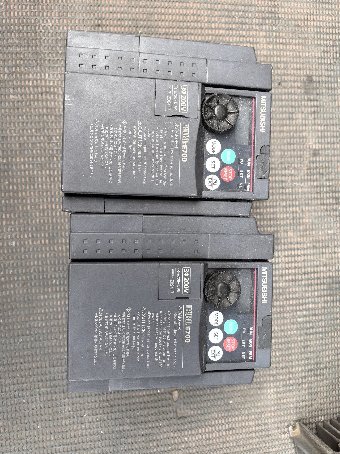 三菱变频器 实物图 功能包好 成色漂亮 FR-E720-1.