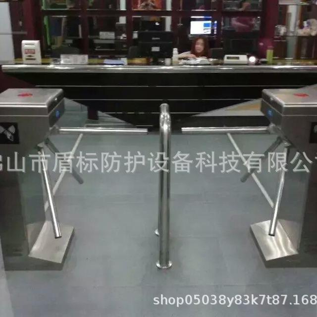 购物商场入口单向通道 不锈钢三杆挡臂式单向门 成品三辊闸旋转门