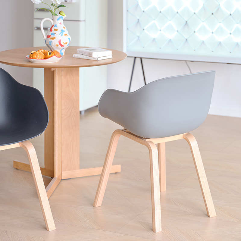 现代简约会议椅高级餐桌椅塑料椅曲木腿轻奢餐椅家用卧室化妆椅子