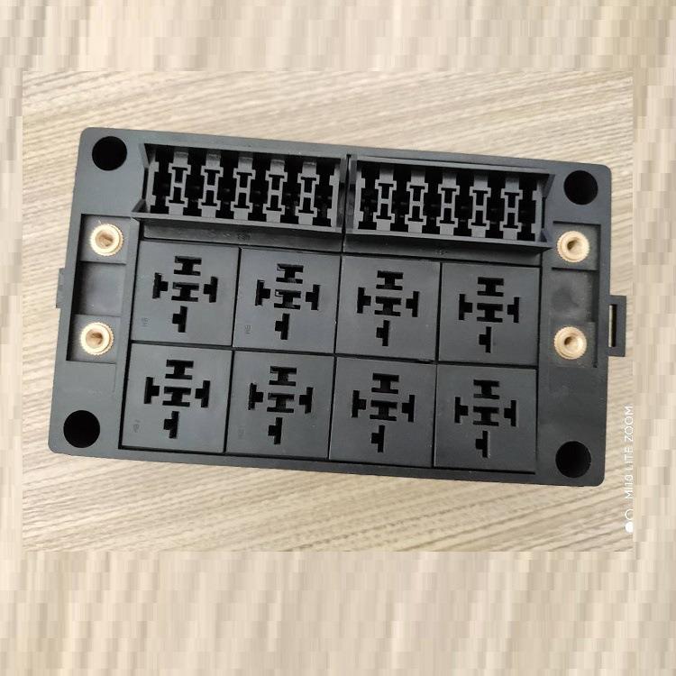 厂家直销202-12G12路保险丝8路继电器保险丝座汽车发动机控制盒子