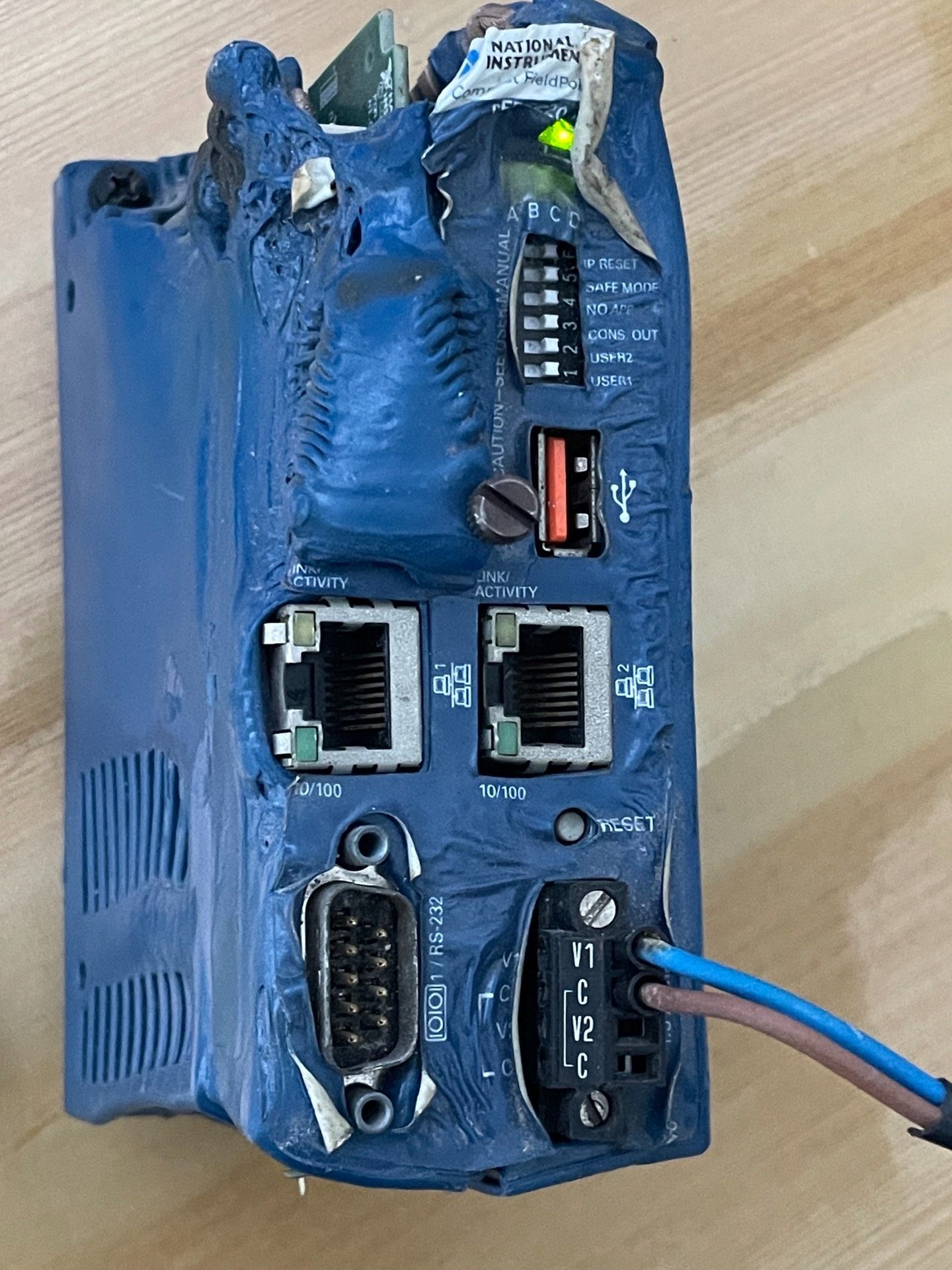 美国NI模块 CFP-2220 外壳烤坏了，板子好的，通电正