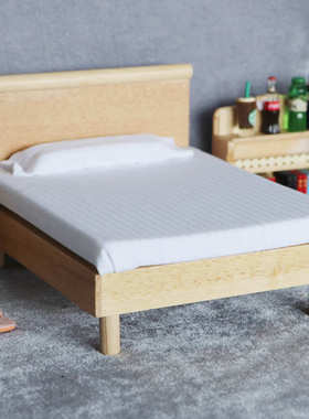1:12娃娃屋dollhouse迷你小家具卧室微场景现代原木色实木双人床