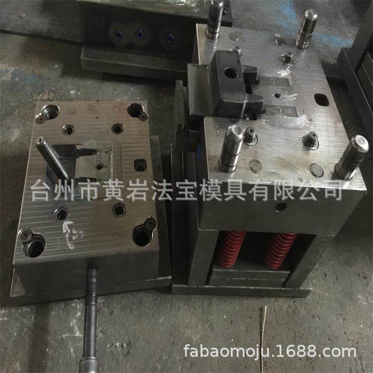 汽车尾灯门把手配件模具专业供应各种汽车配件模具塑料模具