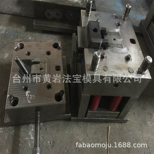 汽车尾灯门把手配件模具专业供应各种汽车配件模具塑料模具