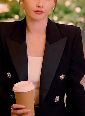 好事成双张嘉倪同款赫本风气质高级感名媛风黑色西装外套女2026秋