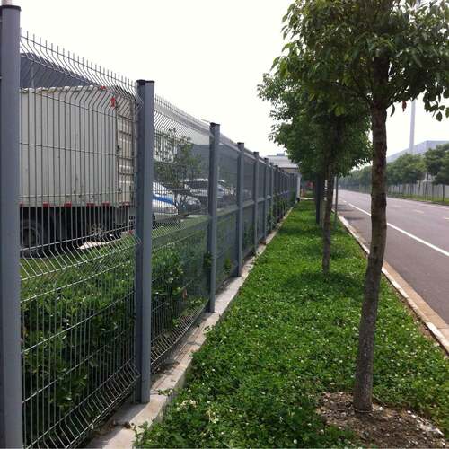 加厚柱护栏网厂区别墅隔离铁丝网围栏景区园林道路防护网