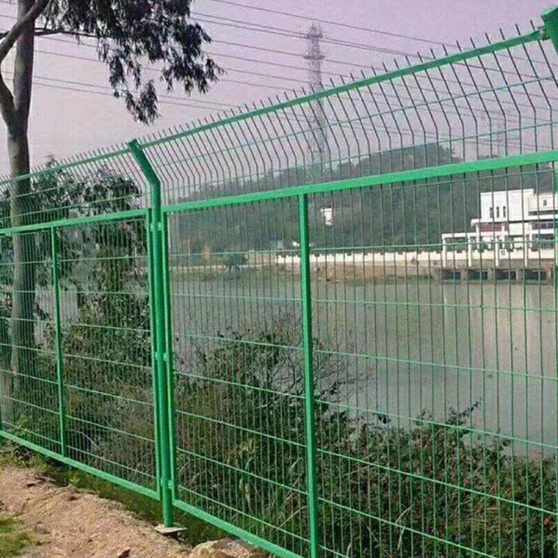 云南高速公路护栏网铁丝网光伏车间隔离网水库圈地铁丝网养殖围挡