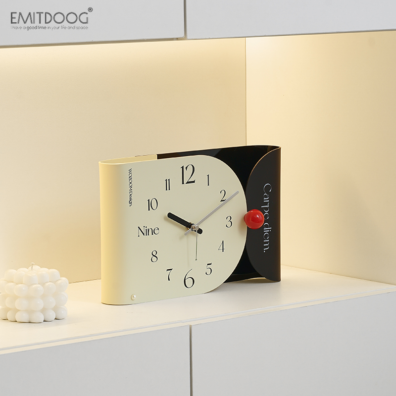 EMITDOOG免打孔2024新款奶油风挂钟客厅家用欧式钟表创意时钟挂墙