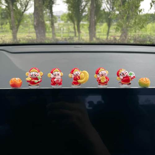 爆款萌趣小财神车载摆件车内仪表台导航屏幕小巧可爱装饰品