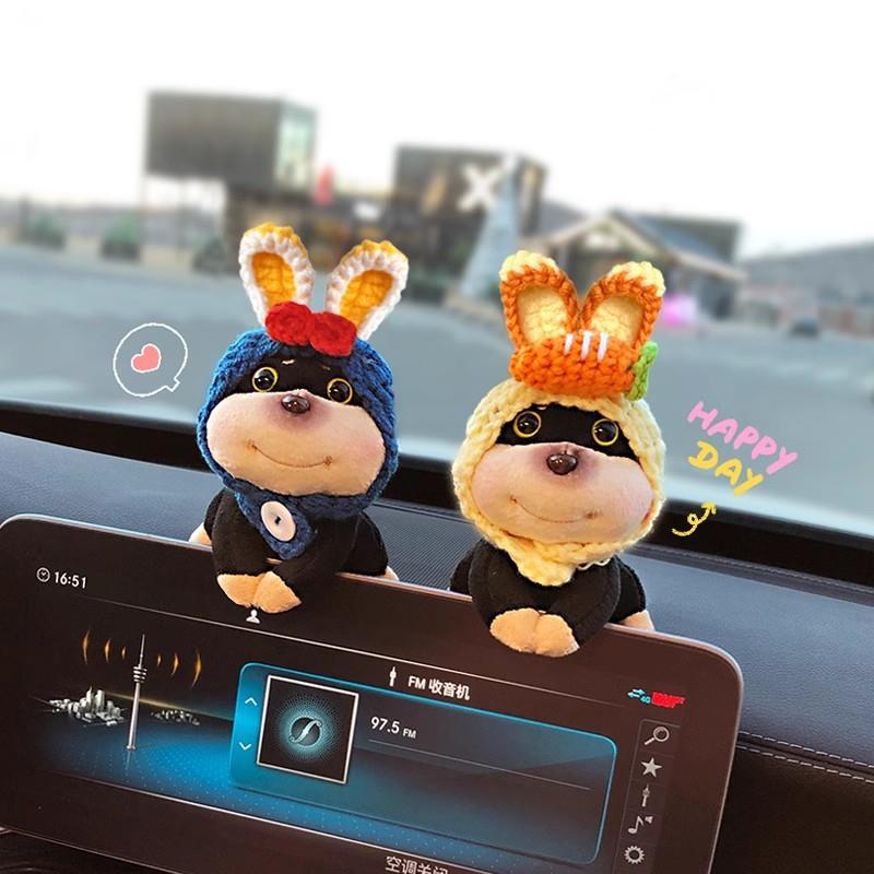 2025新款蜜蜂狗车内装饰摆件汽车中控台屏幕趴趴公仔车载公仔玩偶