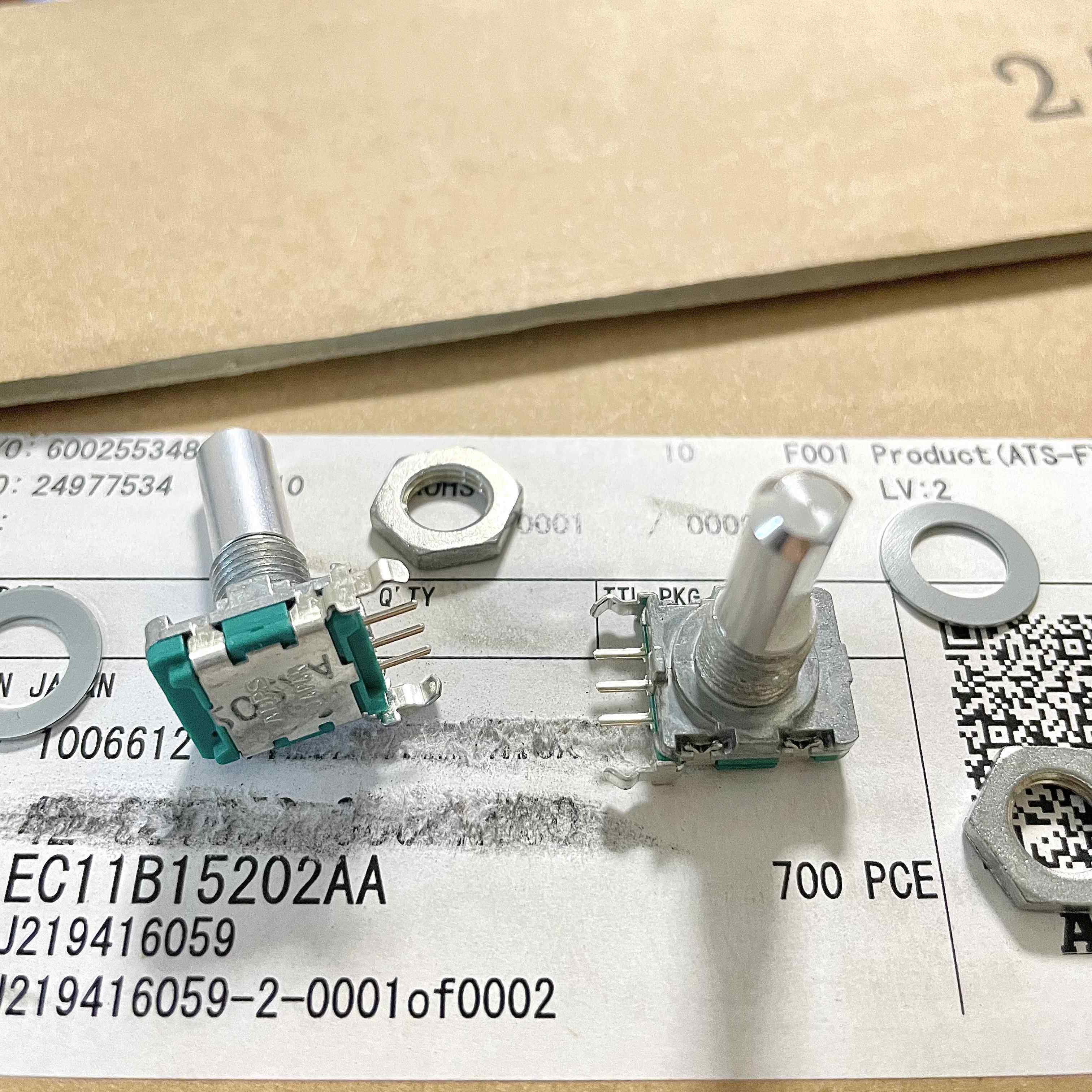 ALPS编码器 EC11B15202AA 轴长20MM 定位数30脉冲数15 不带开关