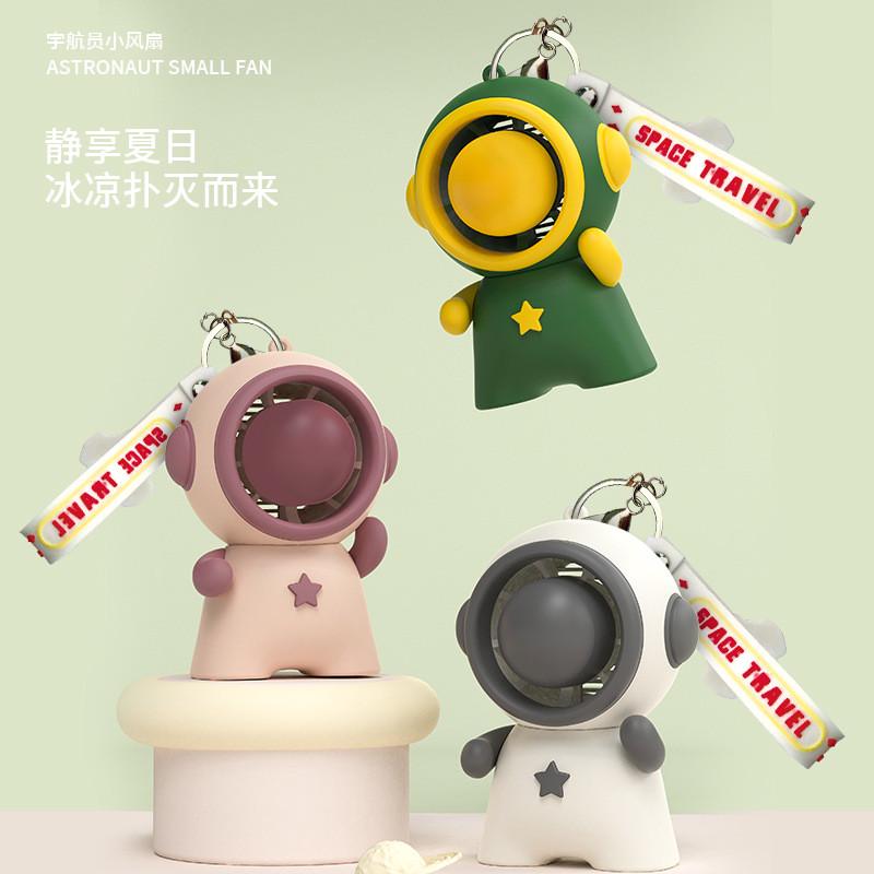 新款太空人手持小风扇便携式桌面USB充电圣诞小学生礼品卡通挂件