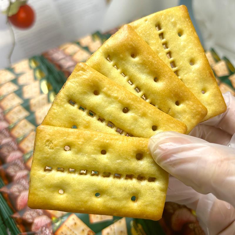 牛肉馅酥脆饼干 干薄脆牛肉味肉松夹心香脆独立饼干 干办公室零食