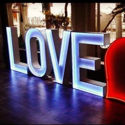 复古灯泡字发光字亚克力招牌落地广吿跑马灯婚礼酒吧金属广吿灯箱