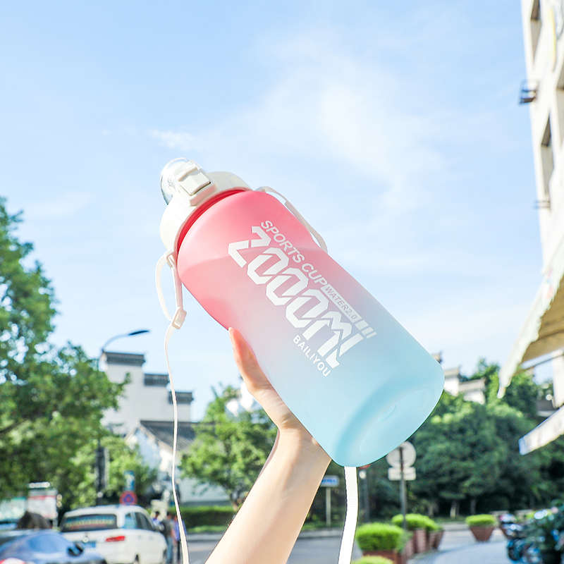 超大容量运动水杯tritan便携吸管弹盖户外防摔磨砂双色杯带水壶