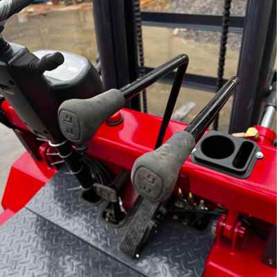 1.5吨电海国拓工出小型电动叉车 2.5/吨叉车出口美厂 新能源物流