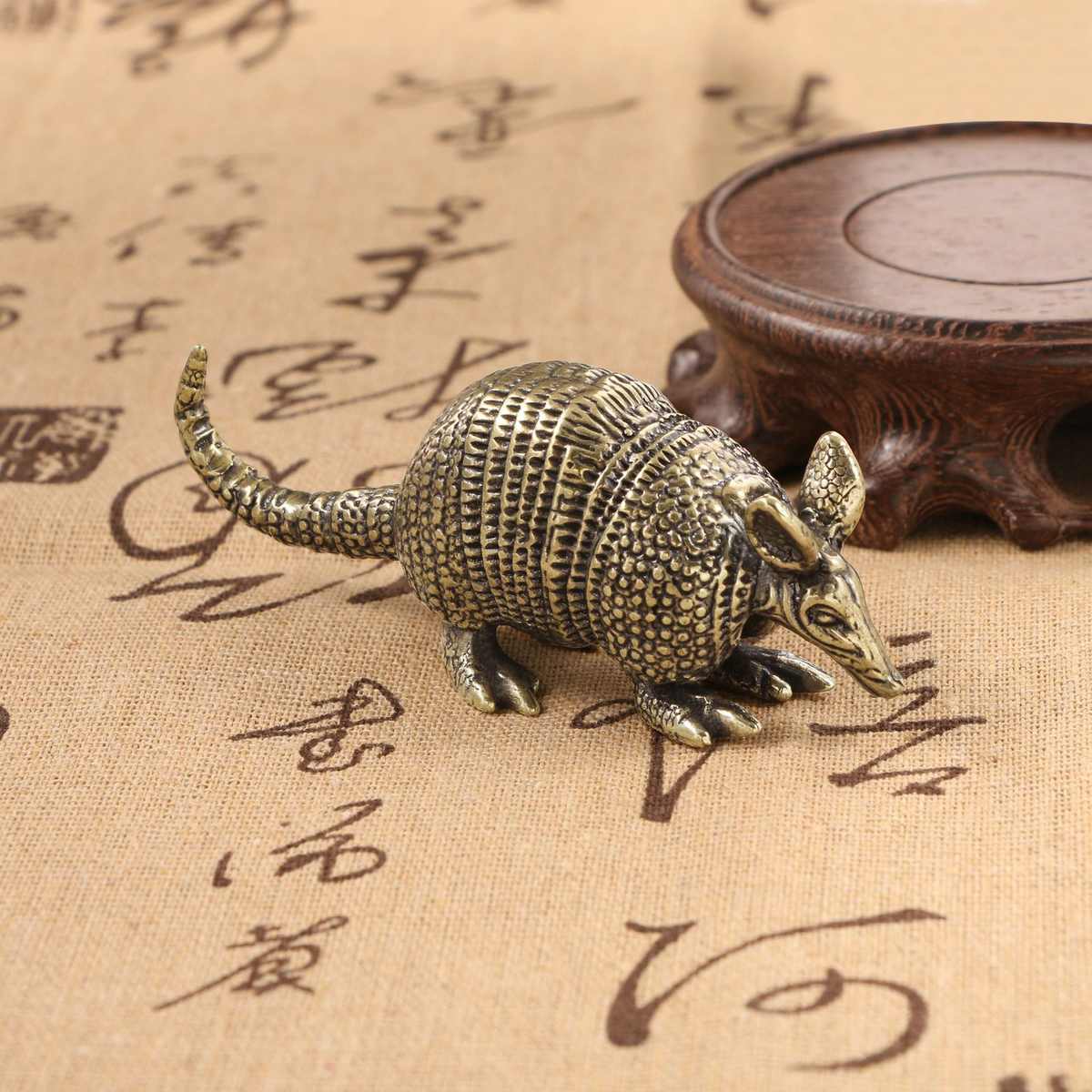 跨境创意仿古玩做旧大负鼠黄铜摆件动物摆设茶宠桌宠地摊货源批发