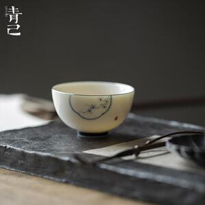 青己白瓷主人杯釉下彩手绘青花陶瓷新中式个人杯半窗苍松余阳茶杯
