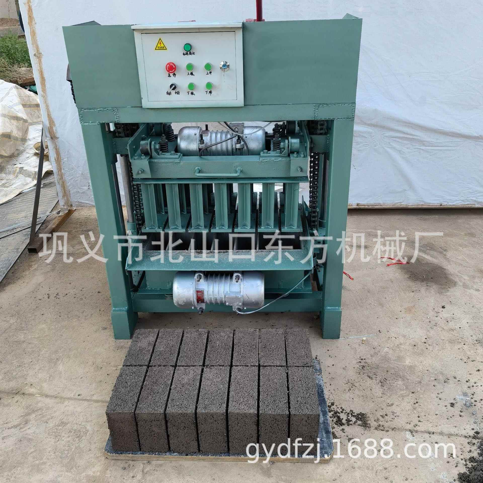4-35B砖机制作200-100-200实心砖蓝四柱混凝土制砖机箱振一次成型