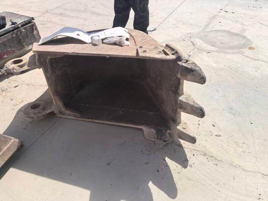 4月10日阿克苏地区一只挖掘机铲斗网络拍卖公告