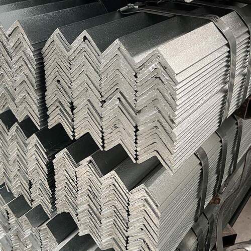 镀锌角钢广东供应Q235B镀锌角钢建筑幕墙用热轧三角铁冲孔角铁