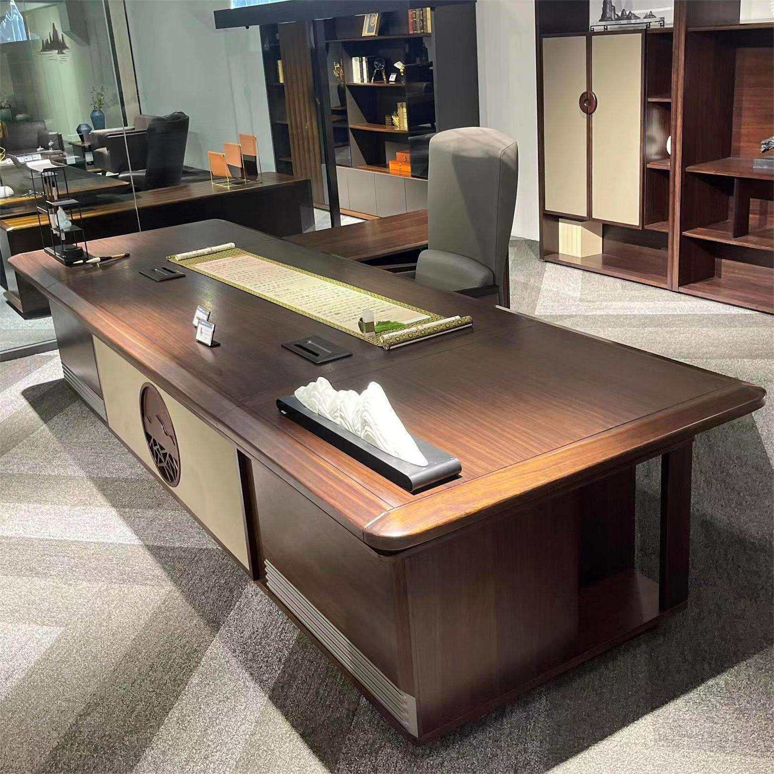 新中式黑胡桃木实木带侧柜大班台老板办公桌椅组合高端办公家具