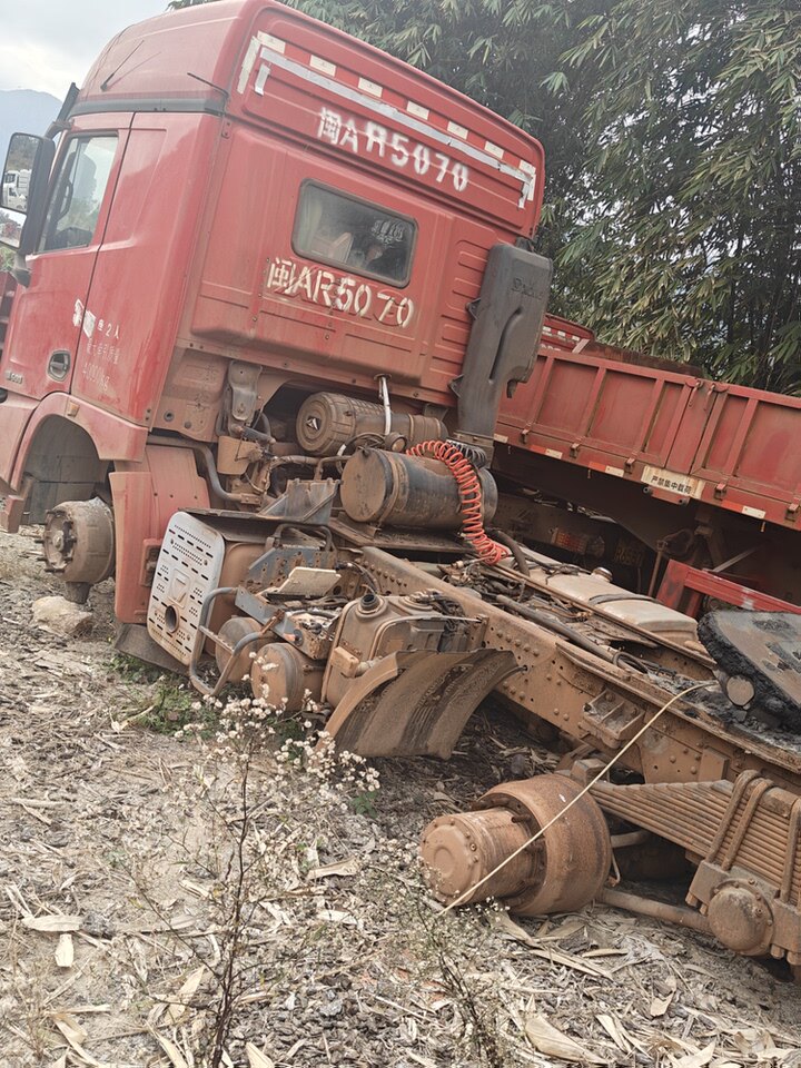 4月27日福州市物流公司车牌号为闽AR5070徐工牌重型半挂牵引车网络拍卖公告