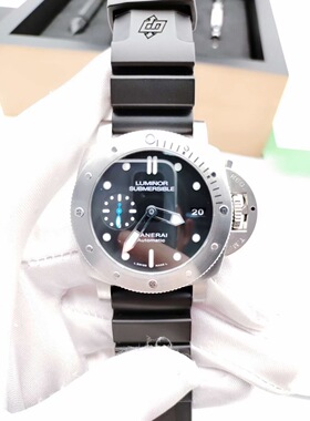 先鉴后发 98新沛纳海SUBMERSIBLE系列PAM00682自动机械男士腕表