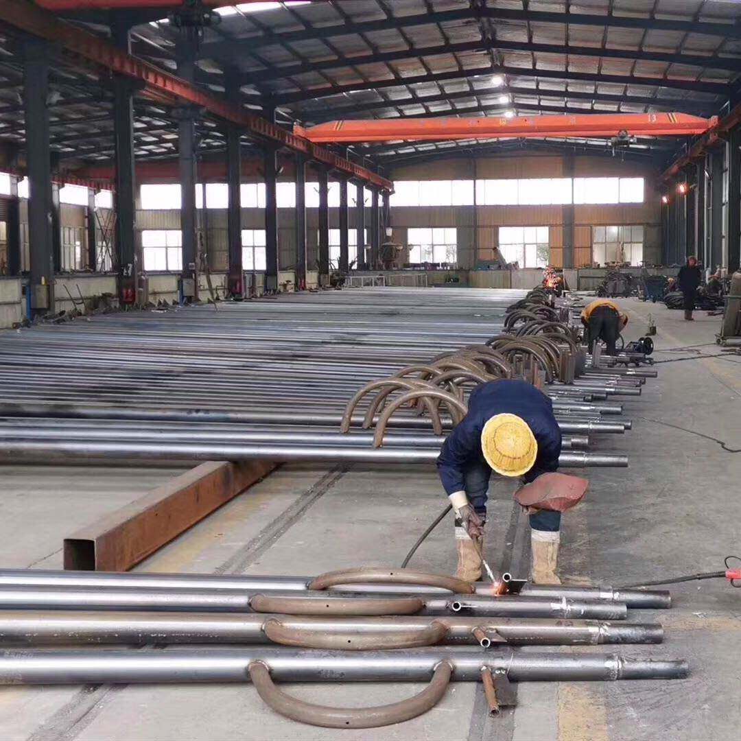 厂家定 制公路LED路灯杆 高杆灯杆 小区led照明灯杆 A字臂路灯杆